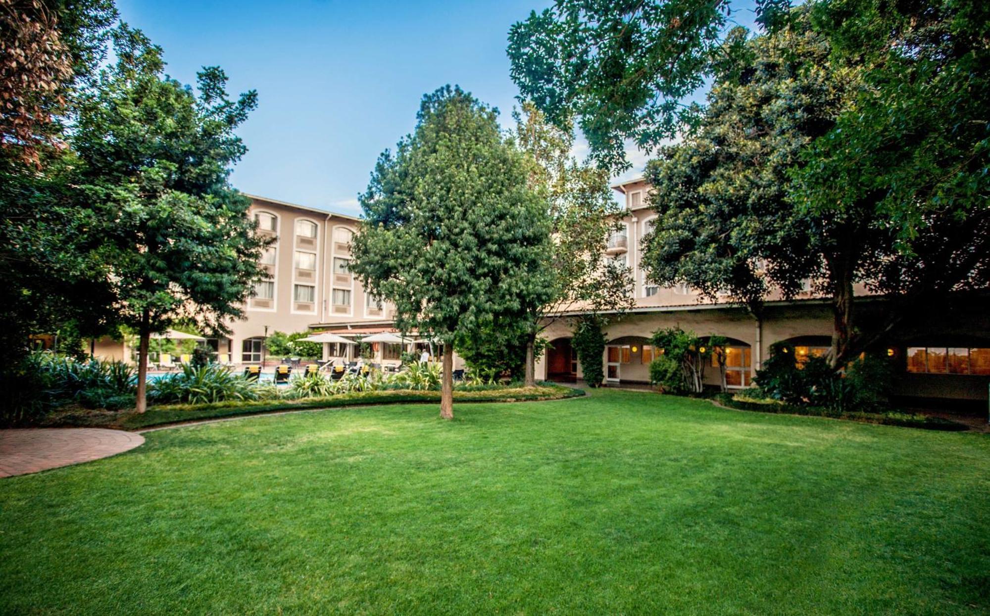 Garden Court Or Tambo International Airport Hotell Kempton Park Eksteriør bilde