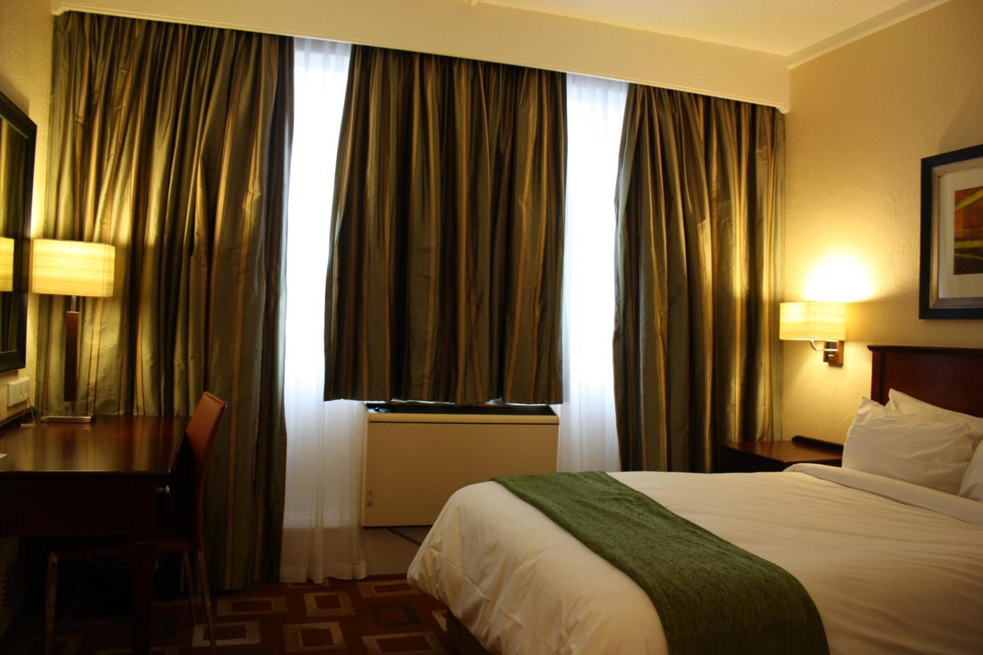 Garden Court Or Tambo International Airport Hotell Kempton Park Eksteriør bilde