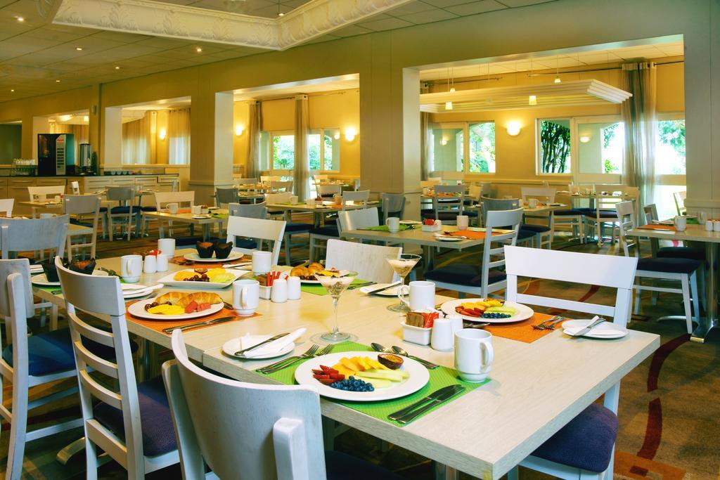 Garden Court Or Tambo International Airport Hotell Kempton Park Eksteriør bilde